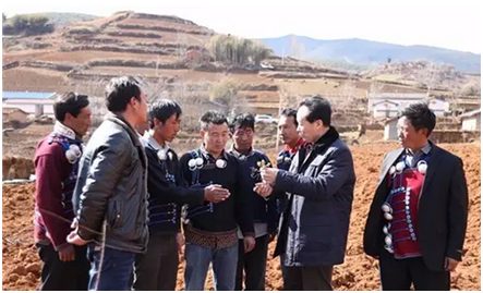 耿福能在凉山州布拖县乐安乡火灯村调研指导附子莳植